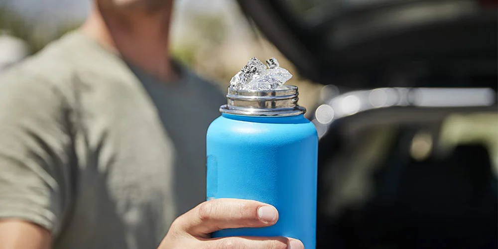 ¿Es bueno beber de una botella de acero inoxidable?