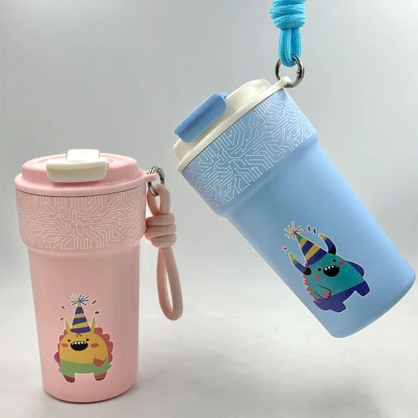 Botella de agua aislada de dibujos animados