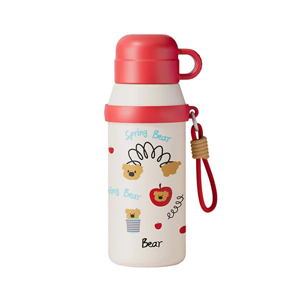Botella de agua aislada de paja con paja con paja