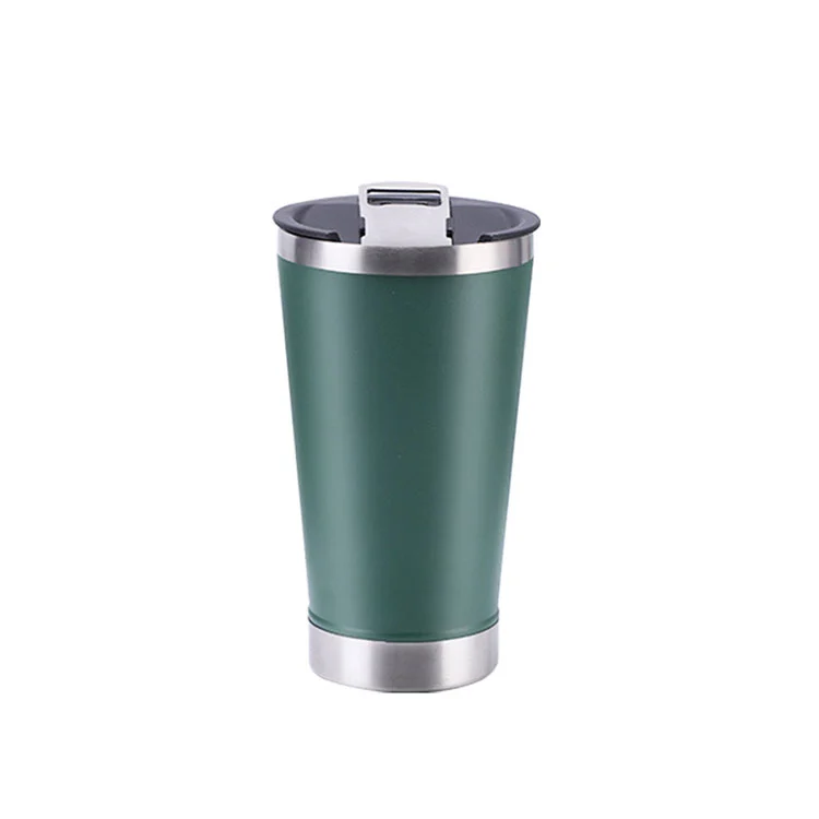 Taza de cerveza aislada