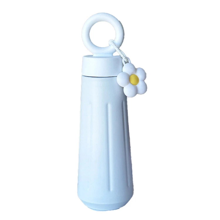 Botella de agua aislada