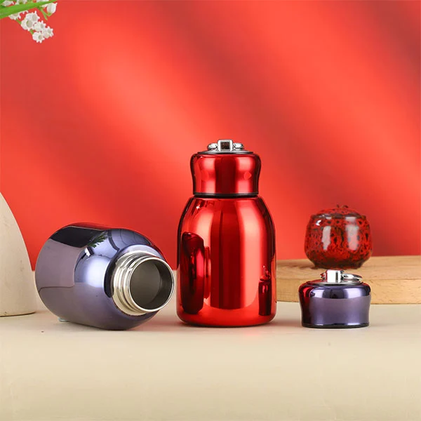 Botellas de agua originales aisladas de vacío